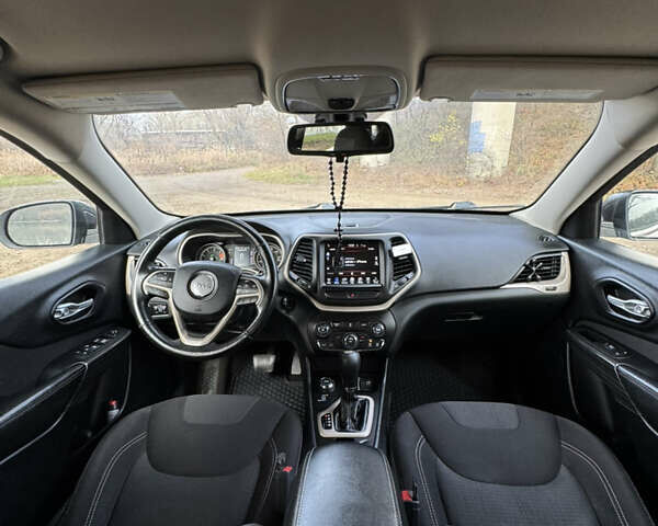 Серый Джип Чероки, объемом двигателя 2.36 л и пробегом 184 тыс. км за 14500 $, фото 11 на Automoto.ua