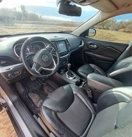 Сірий Джип Cherokee, об'ємом двигуна 2.4 л та пробігом 320 тис. км за 12000 $, фото 7 на Automoto.ua