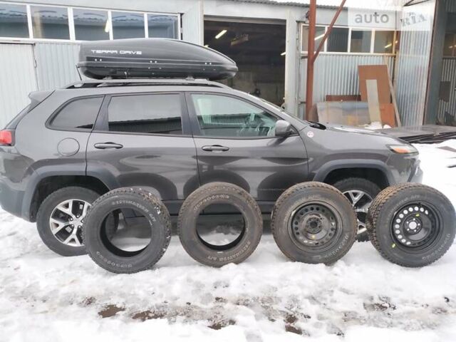 Сірий Джип Cherokee, об'ємом двигуна 2.36 л та пробігом 140 тис. км за 19000 $, фото 35 на Automoto.ua