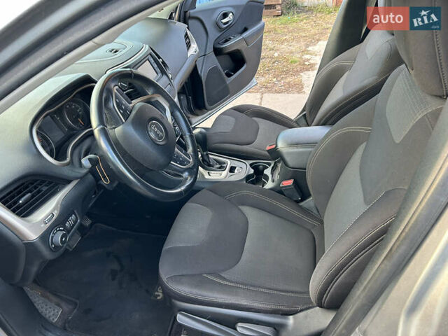 Сірий Джип Cherokee, об'ємом двигуна 2.36 л та пробігом 92 тис. км за 15900 $, фото 16 на Automoto.ua