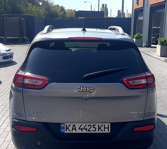 Серый Джип Чероки, объемом двигателя 2.4 л и пробегом 210 тыс. км за 12200 $, фото 3 на Automoto.ua