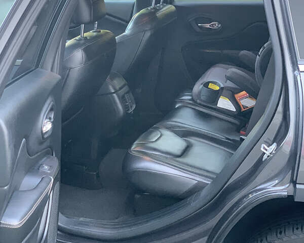 Серый Джип Чероки, объемом двигателя 2.36 л и пробегом 175 тыс. км за 14900 $, фото 8 на Automoto.ua