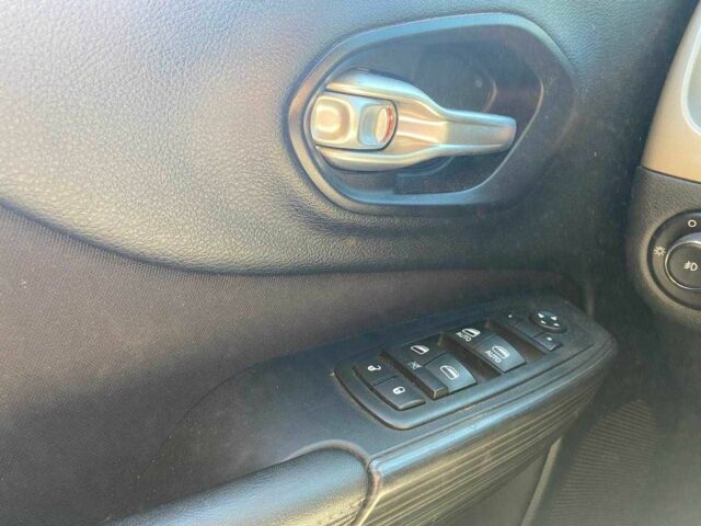 Джип Чероки 2016 в Черкассах на Automoto.ua Серый Джип Чероки, объемом двигателя 2.4 л и пробегом 130 тыс. км за 13700 $, фото 17 на Automoto.ua