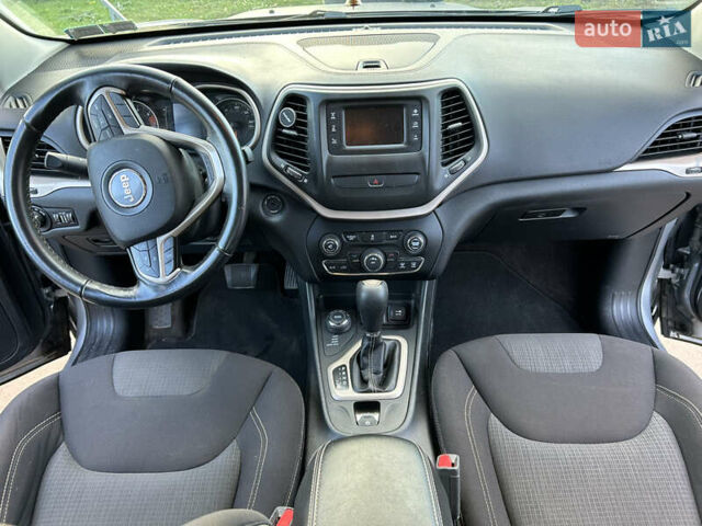 Сірий Джип Cherokee, об'ємом двигуна 2.36 л та пробігом 92 тис. км за 15900 $, фото 18 на Automoto.ua