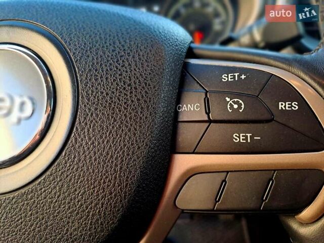 Серый Джип Чероки, объемом двигателя 2.36 л и пробегом 150 тыс. км за 12900 $, фото 33 на Automoto.ua