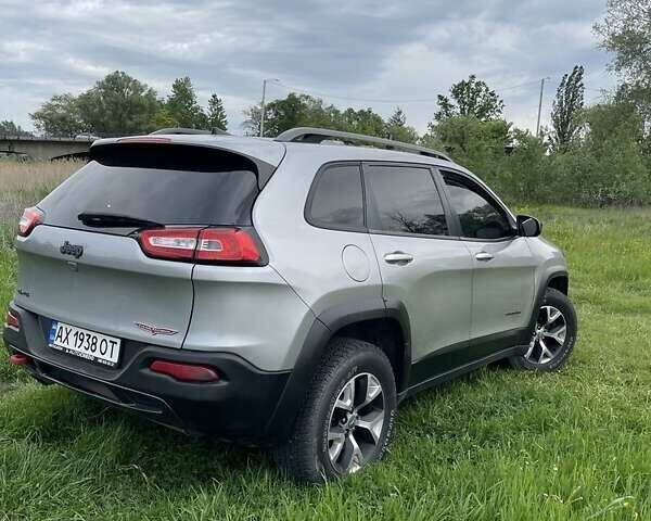 Сірий Джип Cherokee, об'ємом двигуна 2.4 л та пробігом 320 тис. км за 12000 $, фото 5 на Automoto.ua