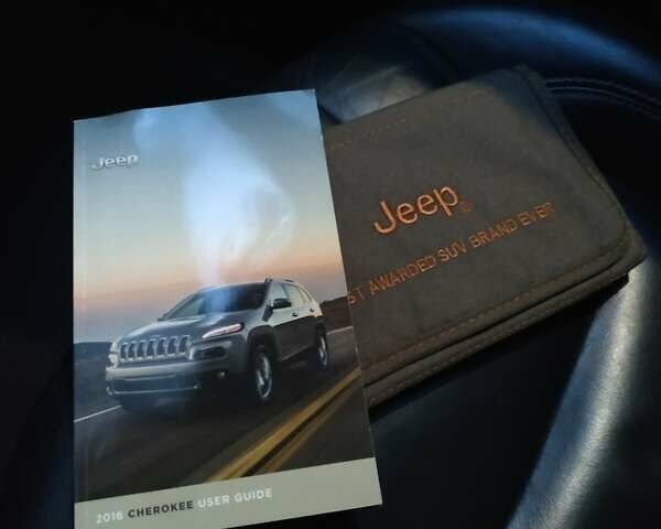 Сірий Джип Cherokee, об'ємом двигуна 2.4 л та пробігом 89 тис. км за 16000 $, фото 3 на Automoto.ua
