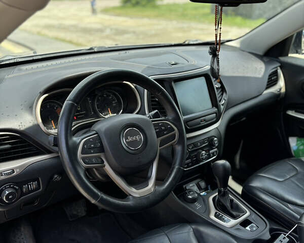 Серый Джип Чероки, объемом двигателя 2.36 л и пробегом 143 тыс. км за 14999 $, фото 3 на Automoto.ua