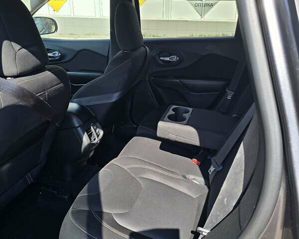 Сірий Джип Cherokee, об'ємом двигуна 3.2 л та пробігом 282 тис. км за 13800 $, фото 17 на Automoto.ua