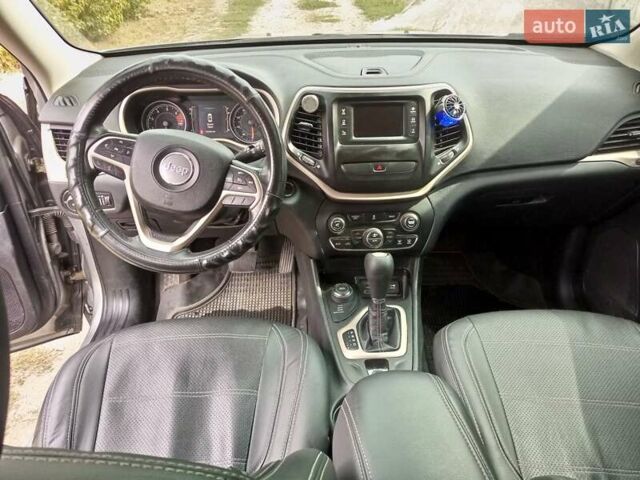 Серый Джип Чероки, объемом двигателя 2.36 л и пробегом 154 тыс. км за 13000 $, фото 20 на Automoto.ua