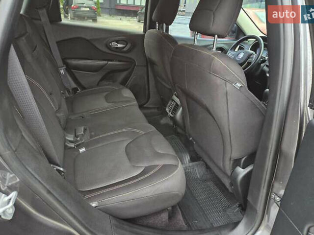 Серый Джип Чероки, объемом двигателя 2.36 л и пробегом 128 тыс. км за 17400 $, фото 16 на Automoto.ua