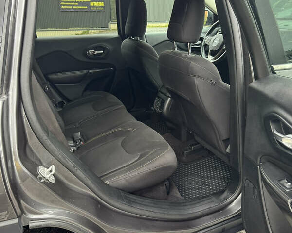 Сірий Джип Cherokee, об'ємом двигуна 2.36 л та пробігом 129 тис. км за 13000 $, фото 13 на Automoto.ua