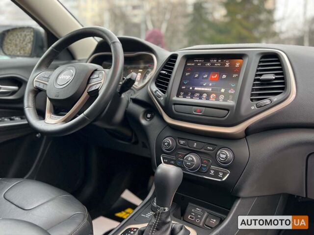Серый Джип Чероки, объемом двигателя 2.4 л и пробегом 61 тыс. км за 16400 $, фото 9 на Automoto.ua