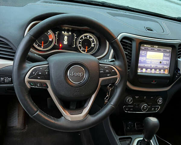 Серый Джип Чероки, объемом двигателя 2.36 л и пробегом 134 тыс. км за 12400 $, фото 6 на Automoto.ua