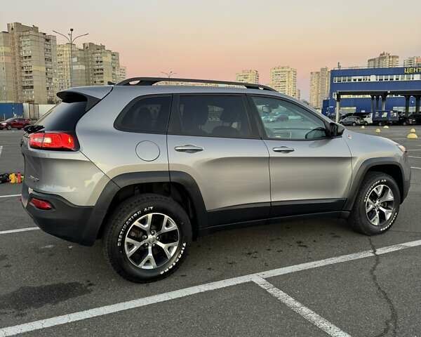 Сірий Джип Cherokee, об'ємом двигуна 2.36 л та пробігом 120 тис. км за 14500 $, фото 7 на Automoto.ua