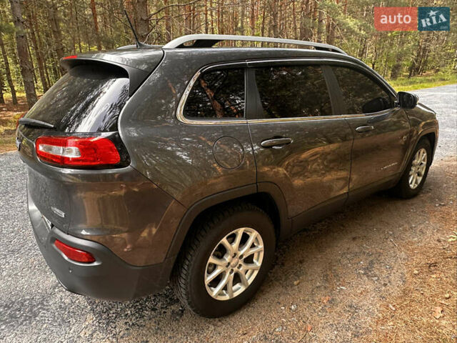 Джип Чероки 2016 в Городне на Automoto.ua Серый Джип Чероки, объемом двигателя 2.36 л и пробегом 127 тыс. км за 15500 $, фото 4 на Automoto.ua