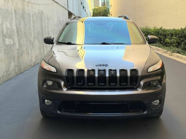 Джип Чероки 2016 в Днепре (Днепропетровске) на Automoto.ua Серый Джип Чероки, объемом двигателя 2.4 л и пробегом 80 тыс. км за 12600 $, фото 1 на Automoto.ua