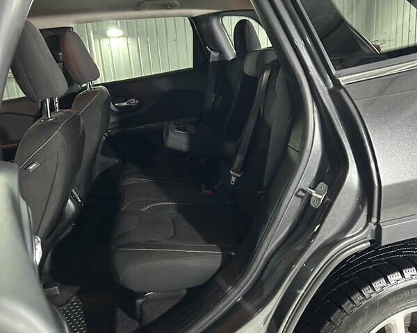 Серый Джип Чероки, объемом двигателя 3.24 л и пробегом 179 тыс. км за 14000 $, фото 21 на Automoto.ua