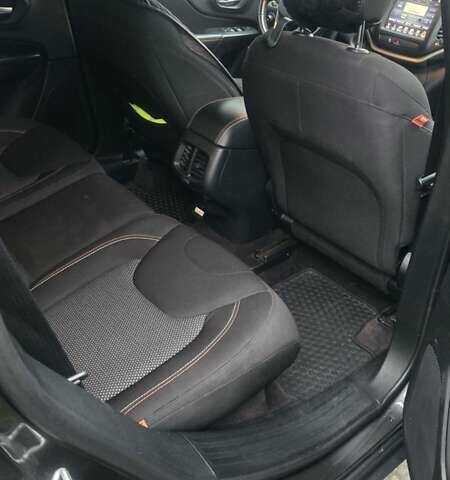 Сірий Джип Cherokee, об'ємом двигуна 3.24 л та пробігом 102 тис. км за 14500 $, фото 10 на Automoto.ua