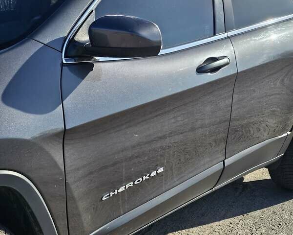 Сірий Джип Cherokee, об'ємом двигуна 3.24 л та пробігом 110 тис. км за 15700 $, фото 1 на Automoto.ua