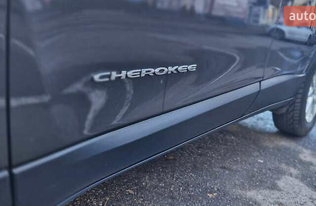 Сірий Джип Cherokee, об'ємом двигуна 2.36 л та пробігом 167 тис. км за 13000 $, фото 12 на Automoto.ua