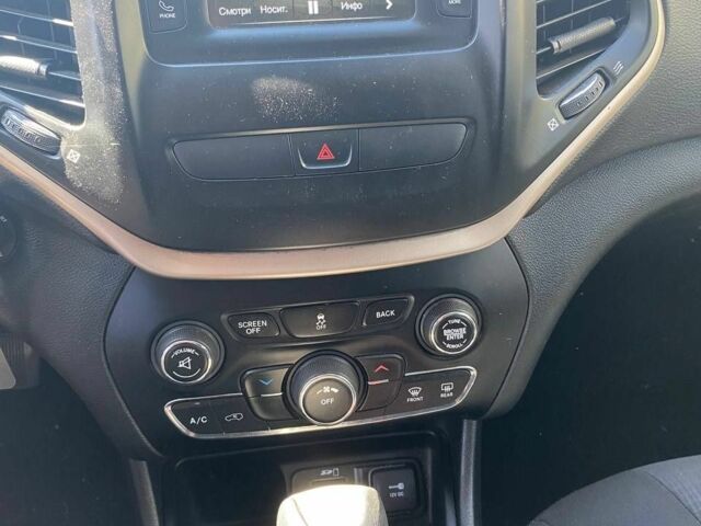 Джип Чероки 2016 в Черкассах на Automoto.ua Серый Джип Чероки, объемом двигателя 2.4 л и пробегом 130 тыс. км за 13700 $, фото 7 на Automoto.ua