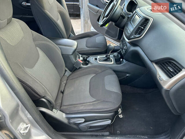 Сірий Джип Cherokee, об'ємом двигуна 2.36 л та пробігом 92 тис. км за 15900 $, фото 20 на Automoto.ua