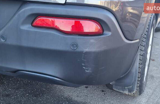 Сірий Джип Cherokee, об'ємом двигуна 2.36 л та пробігом 167 тис. км за 13000 $, фото 2 на Automoto.ua