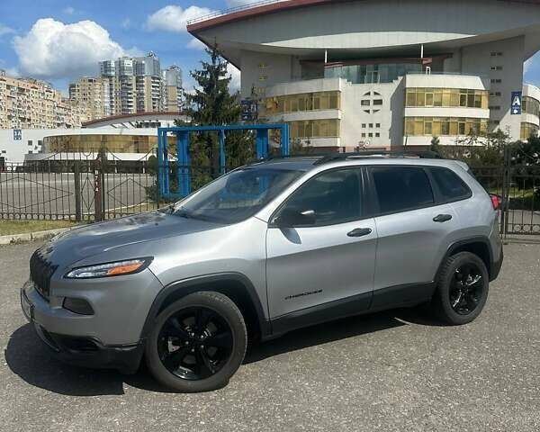 Сірий Джип Cherokee, об'ємом двигуна 2.36 л та пробігом 104 тис. км за 14999 $, фото 2 на Automoto.ua