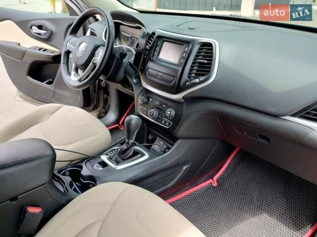 Серый Джип Чероки, объемом двигателя 2.36 л и пробегом 150 тыс. км за 15100 $, фото 43 на Automoto.ua