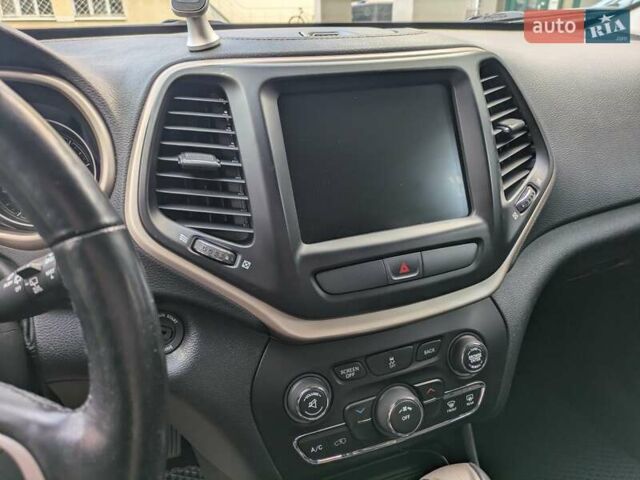 Серый Джип Чероки, объемом двигателя 2.36 л и пробегом 152 тыс. км за 13300 $, фото 37 на Automoto.ua