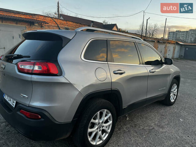 Серый Джип Чероки, объемом двигателя 2.4 л и пробегом 154 тыс. км за 14200 $, фото 3 на Automoto.ua