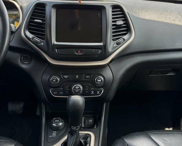 Серый Джип Чероки, объемом двигателя 2.36 л и пробегом 143 тыс. км за 14999 $, фото 9 на Automoto.ua