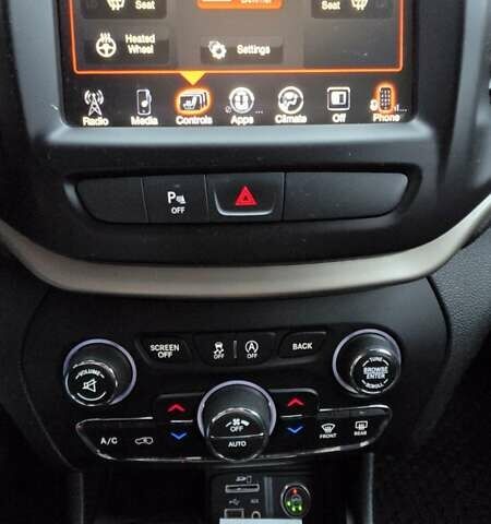 Сірий Джип Cherokee, об'ємом двигуна 3.24 л та пробігом 102 тис. км за 14500 $, фото 7 на Automoto.ua