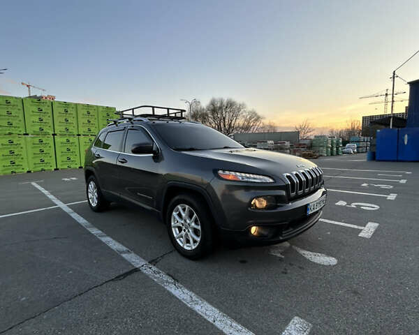 Серый Джип Чероки, объемом двигателя 3.24 л и пробегом 179 тыс. км за 14000 $, фото 6 на Automoto.ua