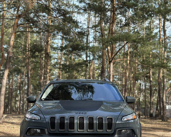 Серый Джип Чероки, объемом двигателя 3.24 л и пробегом 118 тыс. км за 16800 $, фото 3 на Automoto.ua