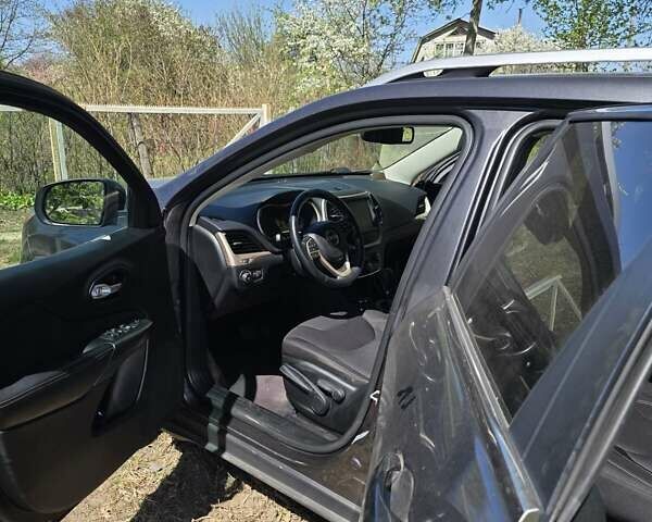 Сірий Джип Cherokee, об'ємом двигуна 3.2 л та пробігом 282 тис. км за 12500 $, фото 6 на Automoto.ua