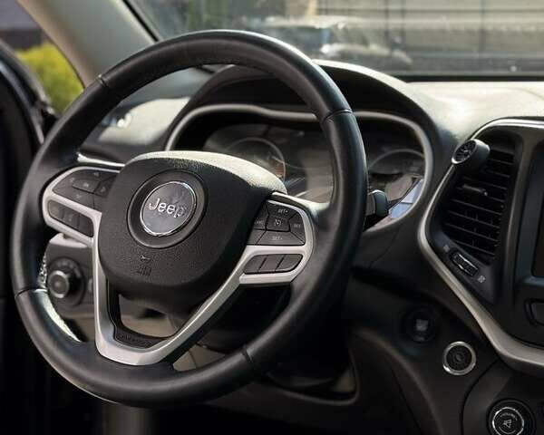 Сірий Джип Cherokee, об'ємом двигуна 3.2 л та пробігом 129 тис. км за 15800 $, фото 6 на Automoto.ua