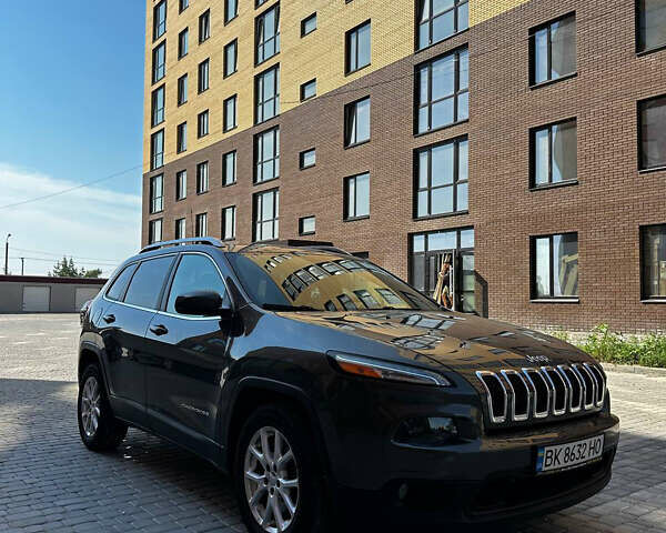 Серый Джип Чероки, объемом двигателя 2.36 л и пробегом 142 тыс. км за 13000 $, фото 2 на Automoto.ua