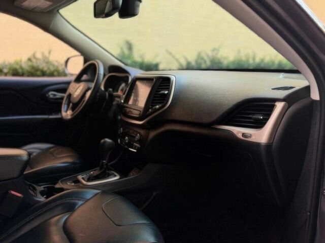 Джип Чероки 2016 в Днепре (Днепропетровске) на Automoto.ua Серый Джип Чероки, объемом двигателя 2.4 л и пробегом 80 тыс. км за 12600 $, фото 7 на Automoto.ua