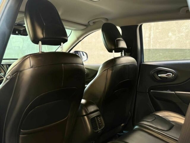 Джип Чероки 2016 в Днепре (Днепропетровске) на Automoto.ua Серый Джип Чероки, объемом двигателя 2.4 л и пробегом 80 тыс. км за 12600 $, фото 10 на Automoto.ua