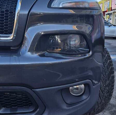 Сірий Джип Cherokee, об'ємом двигуна 2.36 л та пробігом 167 тис. км за 13000 $, фото 9 на Automoto.ua