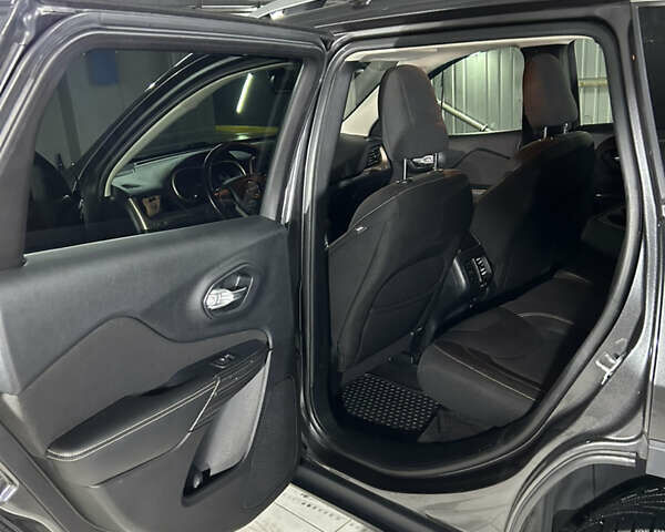 Серый Джип Чероки, объемом двигателя 3.24 л и пробегом 179 тыс. км за 14000 $, фото 23 на Automoto.ua