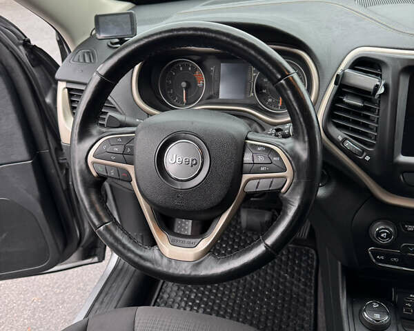 Серый Джип Чероки, объемом двигателя 3.24 л и пробегом 148 тыс. км за 17500 $, фото 15 на Automoto.ua