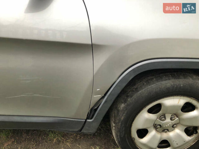 Сірий Джип Cherokee, об'ємом двигуна 2.36 л та пробігом 197 тис. км за 10600 $, фото 5 на Automoto.ua