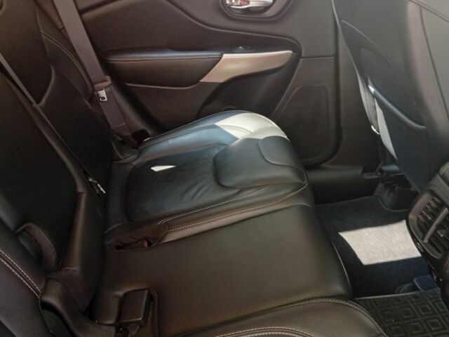 Джип Чероки 2016 в Киеве на Automoto.ua Серый Джип Чероки, объемом двигателя 3.2 л и пробегом 135 тыс. км за 15000 $, фото 6 на Automoto.ua