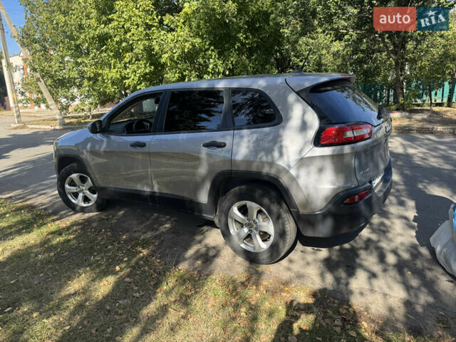 Джип Чероки 2016 в Лубнах на Automoto.ua Серый Джип Чероки, объемом двигателя 2.36 л и пробегом 200 тыс. км за 13499 $, фото 4 на Automoto.ua