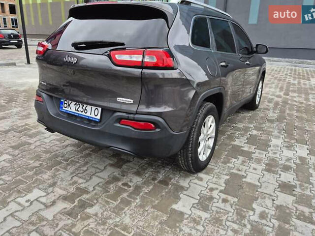 Серый Джип Чероки, объемом двигателя 2.36 л и пробегом 128 тыс. км за 17400 $, фото 3 на Automoto.ua