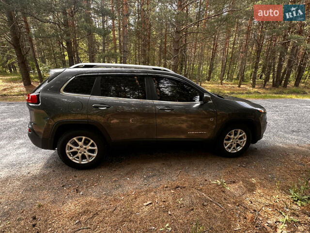 Джип Чероки 2016 в Городне на Automoto.ua Серый Джип Чероки, объемом двигателя 2.36 л и пробегом 127 тыс. км за 15500 $, фото 5 на Automoto.ua