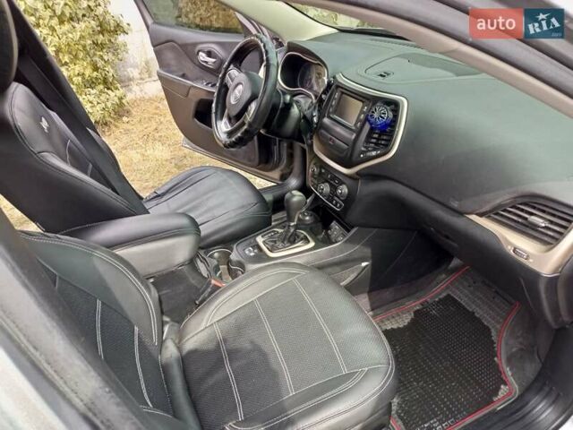 Серый Джип Чероки, объемом двигателя 2.36 л и пробегом 154 тыс. км за 13000 $, фото 19 на Automoto.ua